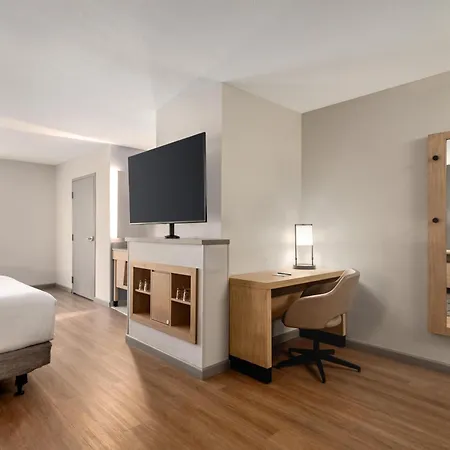 Hyatt Place Hotel 3*