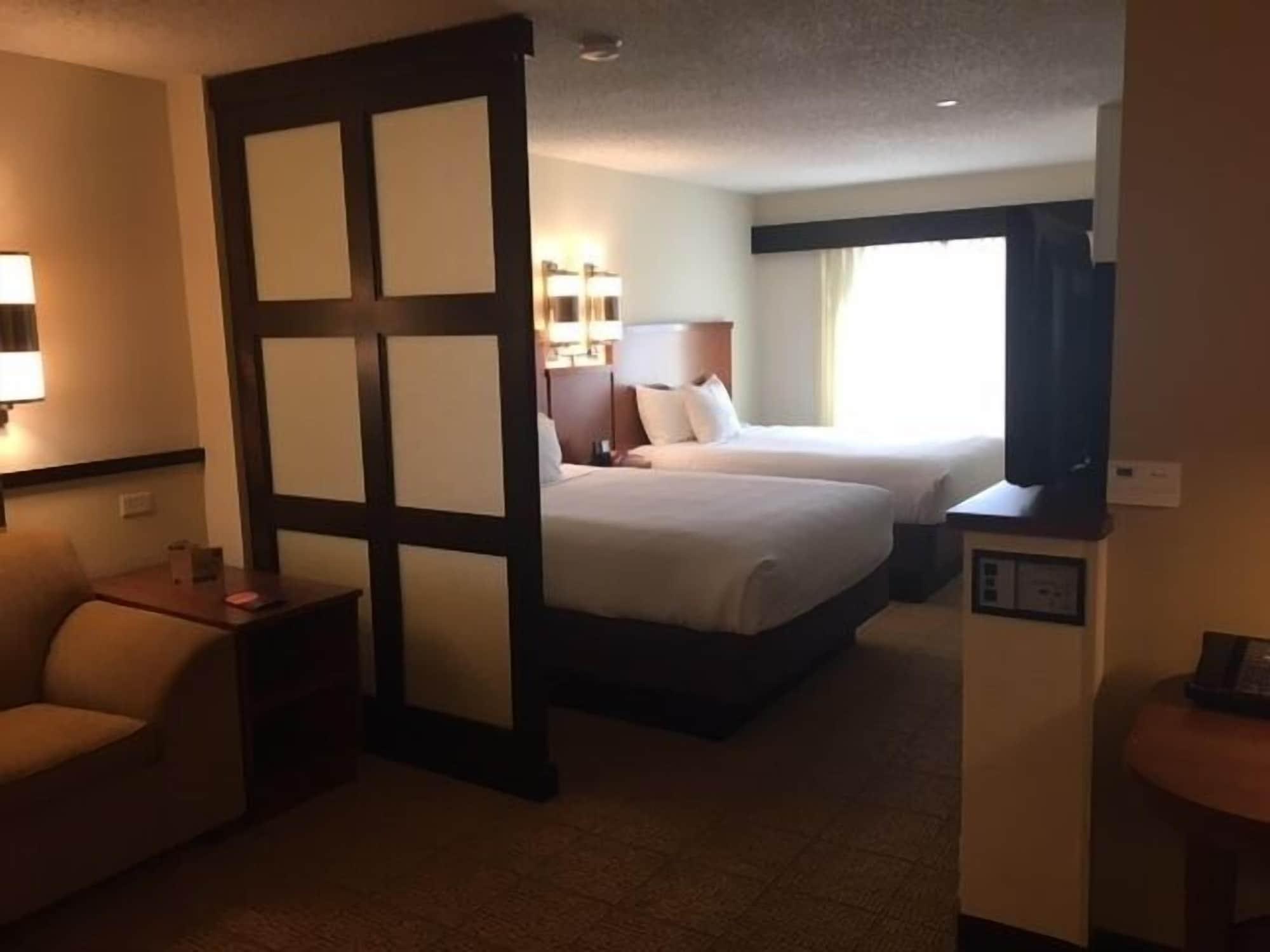 Hyatt Place Hotel 3*