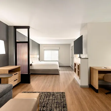 Hyatt Place Hotel 3*